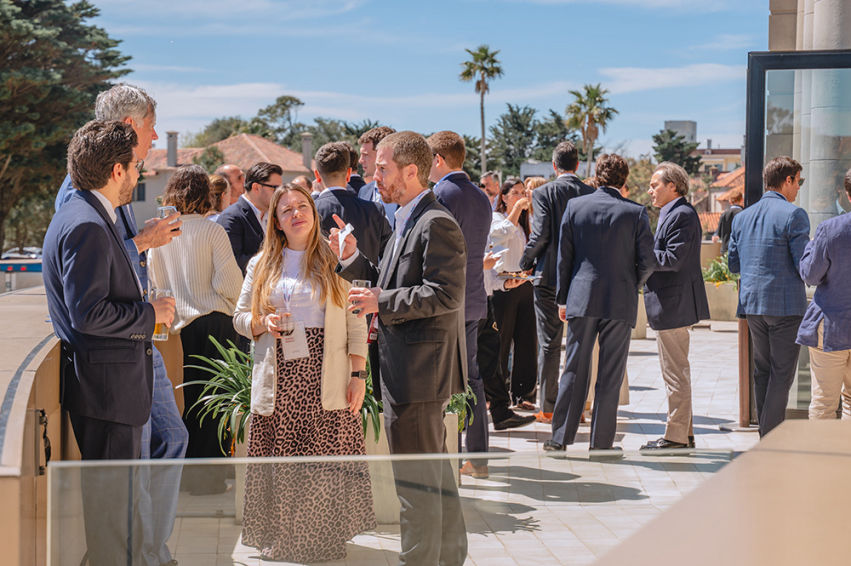 Networking durante un evento corporativo en Uruguay