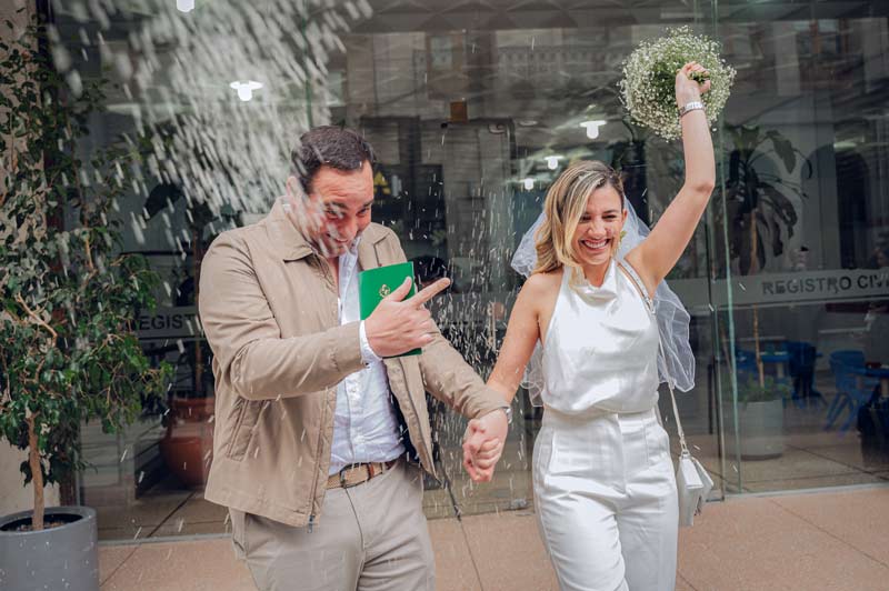 Fotografía CaroRoig saliendo del registro